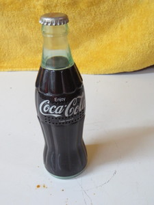 lot 105 image: Coke Bottle AM Radio