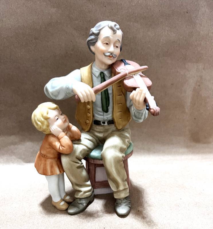 lot 106 image: 1984 Play Another One, Grandpa Enesco Treasured Memories Figurine