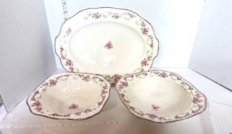lot 13 image: 3 Alfred Meakin Rose Bower Serving Pieces