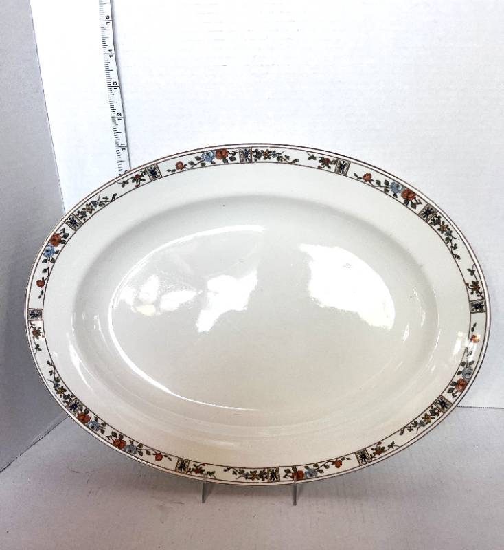 lot 14 image: Vintage 16 Johnson Bros England Oval Platter