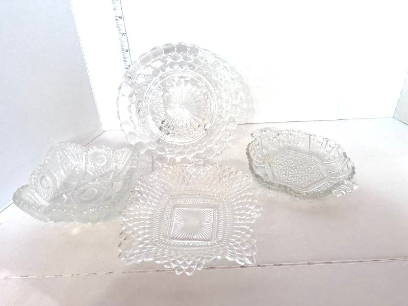 lot 23 image: 4 Vintage Cut Glass Pieces