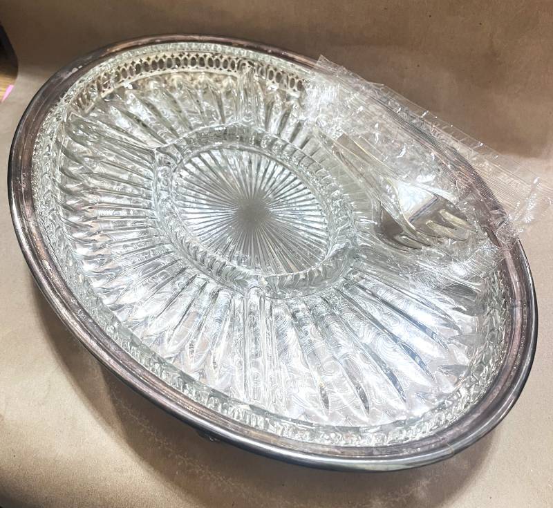 lot 55 image: Vintage Silver Plate Leonard 5 Section Relish Tray