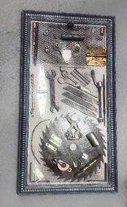 lot 1 image: Junk Art Picture
