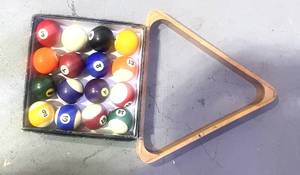 lot 6 image: Vintage Billiard Balls and Triangle