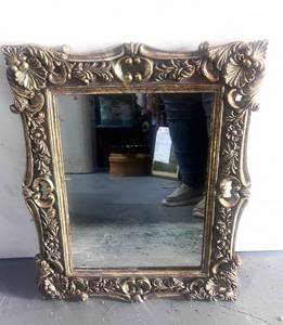 lot 12 image: Heavy Vintage Ornate Mirror