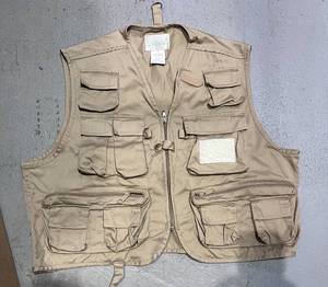lot 18 image: New Ausable Size Large Fishing Vest