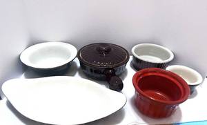 lot 58 image: Covered Soup Crock, Ramekins, Serving Dish