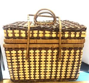 lot 69 image: Vintage Picnic Basket