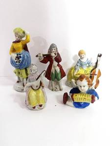 lot 36 image: 5 Vintage Occupied Japan Figurines