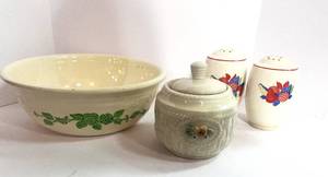 lot 31 image: 1940s Universal Potteries S&P, Homer Laughlin Oven Serve Bowl and Basketweave Cameo Sugar