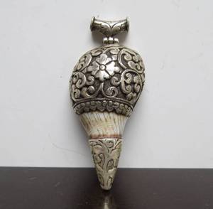 lot 33 image: Large Tibetan Carved Bone Shell Pendant