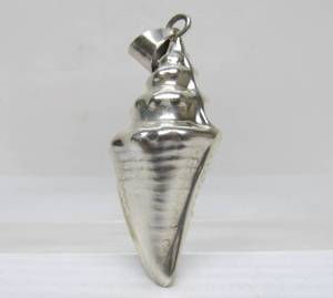 lot 14 image: Large Sterling Silver Silver Conch Shell Pendant