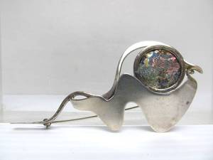 lot 54 image: Wonderful Signed Designer Sculptural Modernist Sterling Silver Brooch Pendant