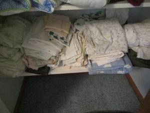 lot 207 image: Large assortment of bed linens...