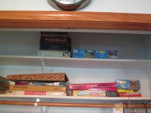 lot 211 image: Vintage board games and jigsaw puzz...