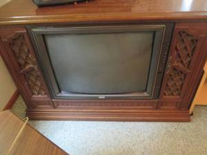 lot 224 image: Vintage RCA console TV...