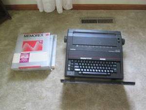 lot 248 image: Brother ax-22 electronic typewriter...
