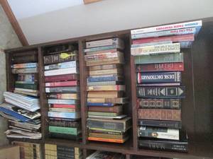 lot 252 image: Huge collection of vintage world bo...
