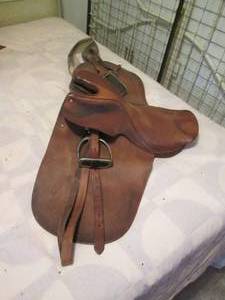 lot 284 image: Vintage leather English style saddl...