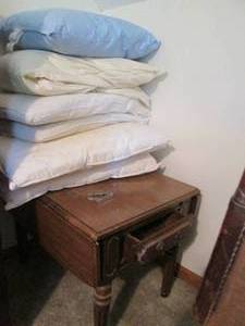 lot 287 image: Vintage Wood end table with drawer ...