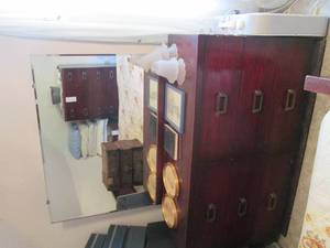 lot 290 image: Womens 6-drawer dresser with mirro...
