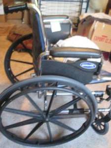 lot 305 image: Manually operated medical mobility ...
