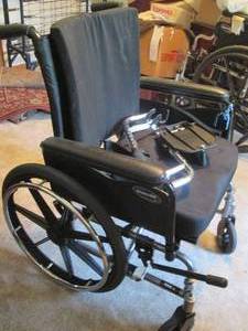 lot 306 image: Manually operated medical mobility ...
