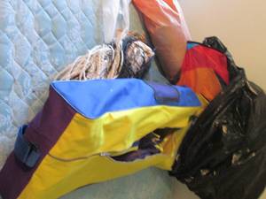 lot 311 image: M8sc camping chairs, badminton net,...