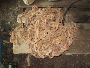 lot 167 image: Heavy duty chain with hooks...