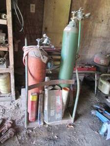 lot 171 image: Welding tanks, hose and welding rod...