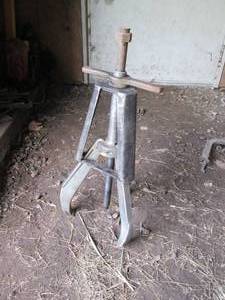 lot 175 image: Posilock gear and bearing puller...