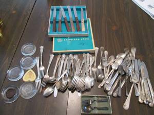 lot 76 image: Large collection of vintage flatwar...