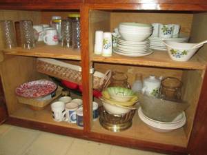 lot 78 image: Blue Grapes Ironstone plates, bowls...
