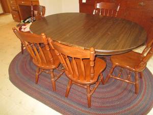 lot 82 image: Oval pedestal dining room table wit...