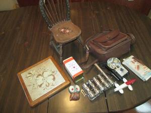 lot 84 image: Vintage Kodak Brownie camera, hand ...