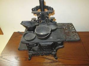 lot 85 image: Doll sized Cast Iron Stove with pot...