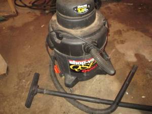 lot 100 image: 10 Gallon Shop Vac...