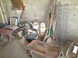 lot 112 image: Lot of garden supplies including a ...
