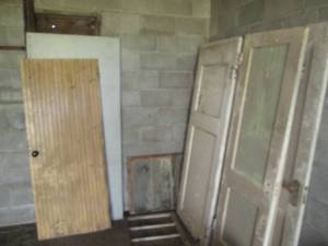 lot 113 image: 9 Vintage doors, some with hardware...
