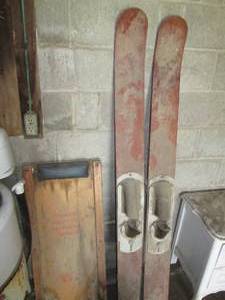 lot 115 image: Pair of vintage skiis and an automo...