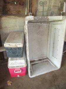lot 132 image: Dog kennel, no door and 2 coolers...
