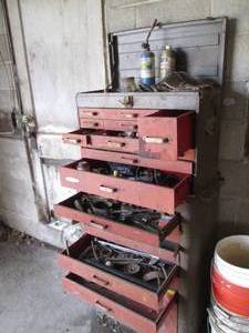 lot 138 image: Wards Powr-Kraft tool box filled wi...