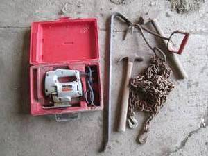 lot 139 image: Skil jig saw, prybar, chain and oth...