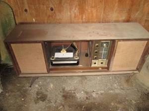 lot 151 image: Philco phonograph and radio...