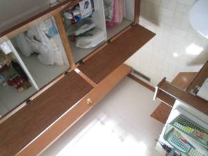 lot 41 image: Content of entry bathroom including...