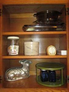 lot 47 image: Kaukauna Klub butter crock, glass b...