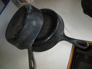lot 53 image: Cast iron frying pan and stock pot...