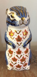 lot 31 image: Royal Crown Derby Imari Chipmunk Paperweight
