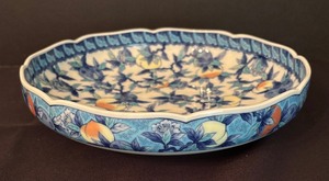 lot 37 image: Scalloped Edge Asian Console Bowl