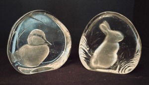 lot 88 image: Etched Crystal Duck and Rabbit Sculptures